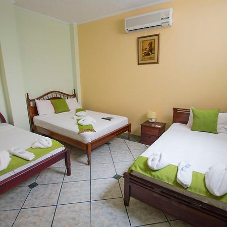 Hostal Andry Puerto Baquerizo Moreno Kültér fotó