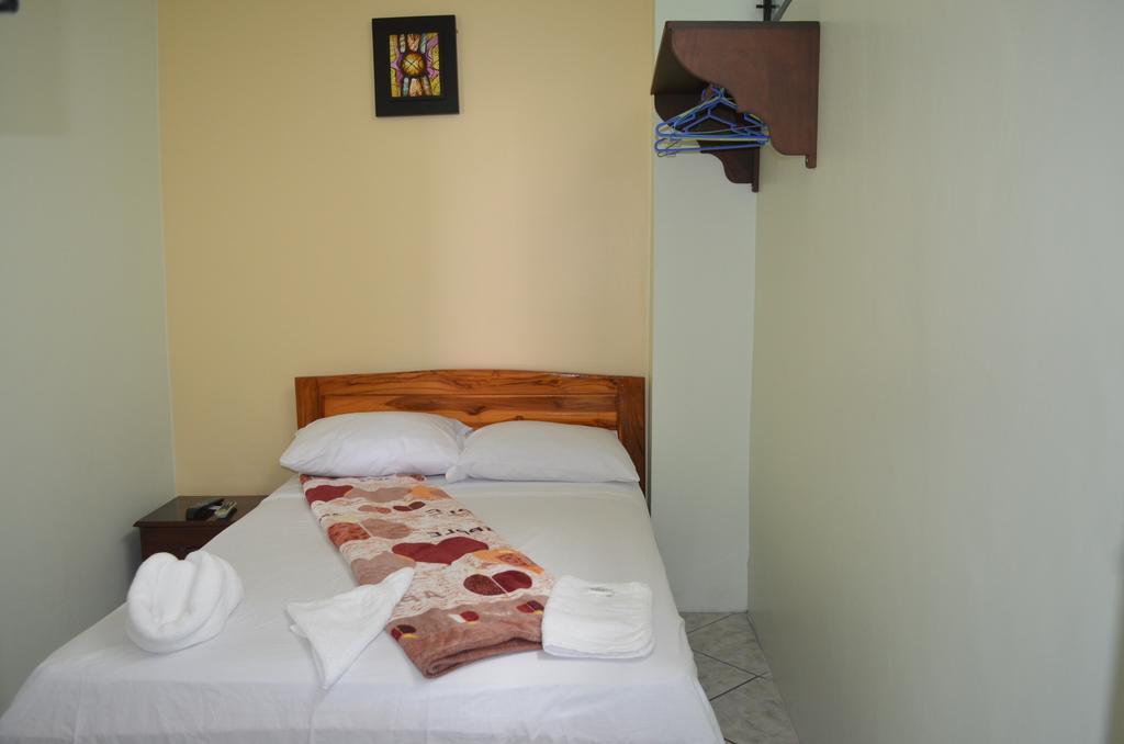 Hostal Andry Puerto Baquerizo Moreno Szoba fotó